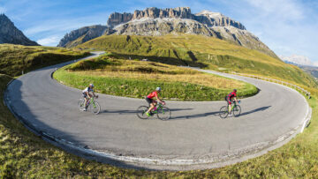 road-bike- discesa pordoi ©arabba-fodom-turismo-IMG_9547